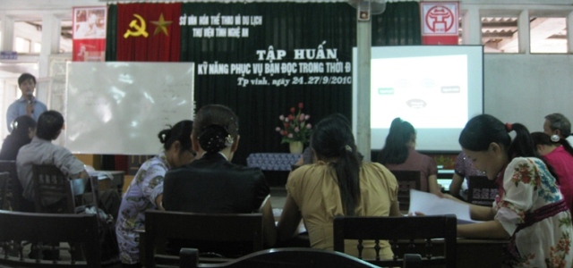 Tập huấn "Kỹ năng phục vụ bạn đọc trong thời đại ngày nay"